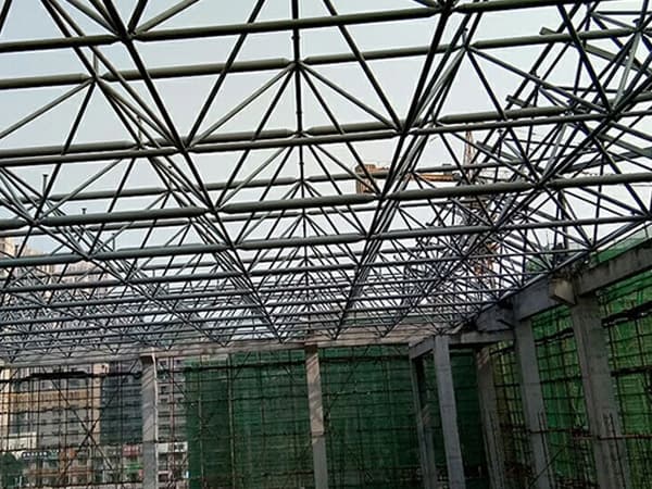 江阴螺栓球网架工程报价